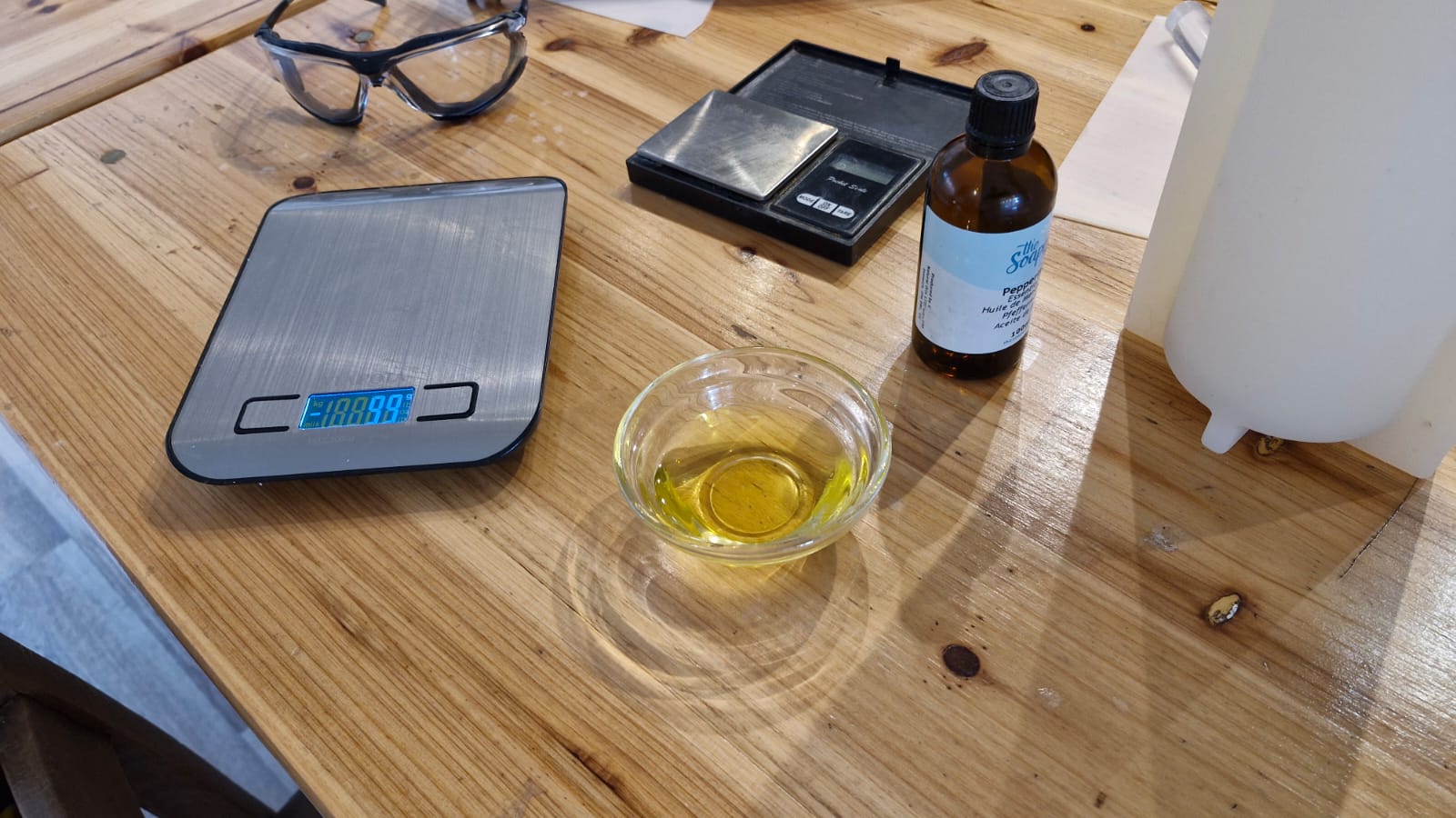 SOAP BAKERS STUDIO (PART 1 & 2) — SOLD OUT  A two-part intermediate workshop exploring layers, swirls, colour and embeds. Advanced creative skills | Take home 10–12 bars - itasnaturalessentials.com