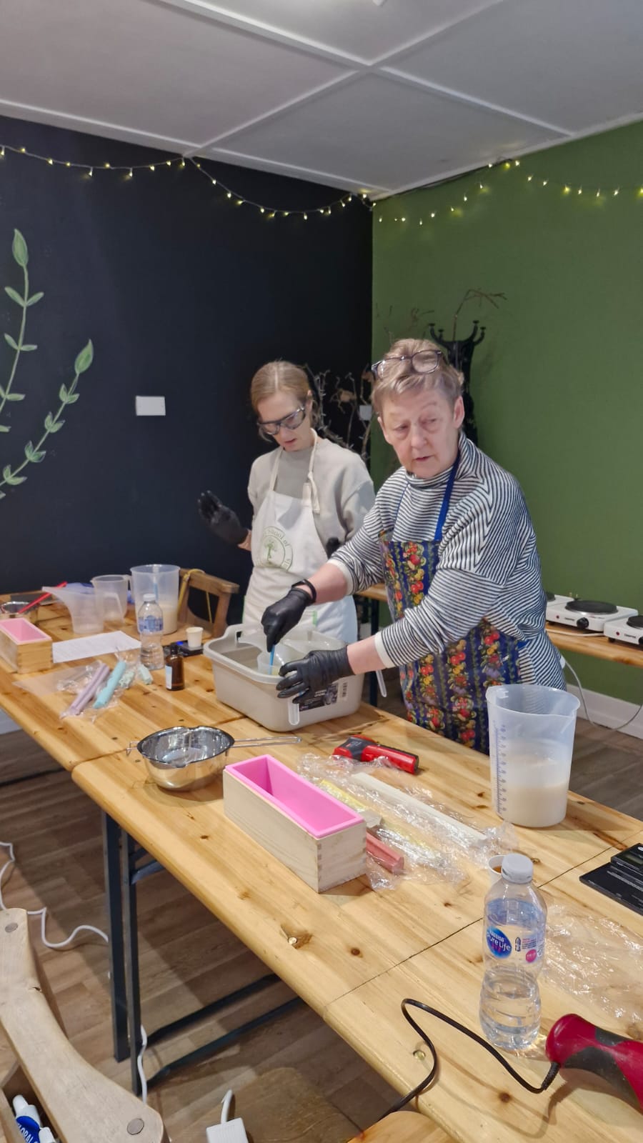 SOAP BAKERS STUDIO (PART 1 & 2) — SOLD OUT  A two-part intermediate workshop exploring layers, swirls, colour and embeds. Advanced creative skills | Take home 10–12 bars - itasnaturalessentials.com